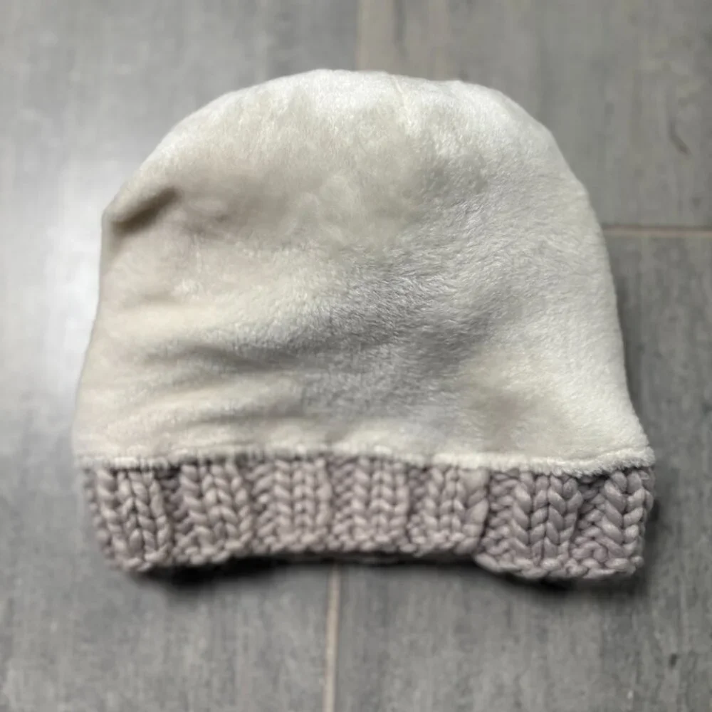 Look Knit Beanie Pom Pom Hat Fleece Lined Gray One Size